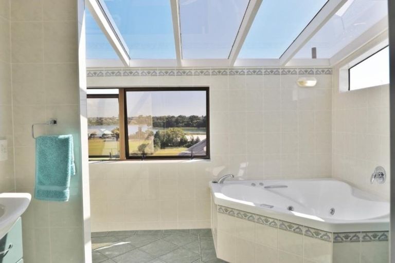 Photo of property in 38 Waterview Road, Stanley Point, Auckland, 0624