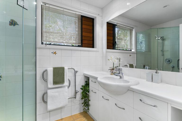 Photo of property in 1/164 Aberdeen Road, Campbells Bay, Auckland, 0620