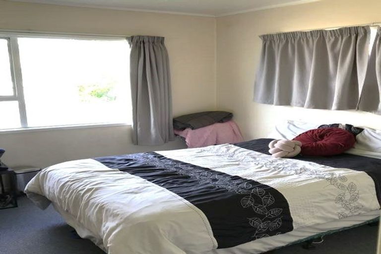 Photo of property in 30 Sungrove Rise, Sunnyvale, Auckland, 0612