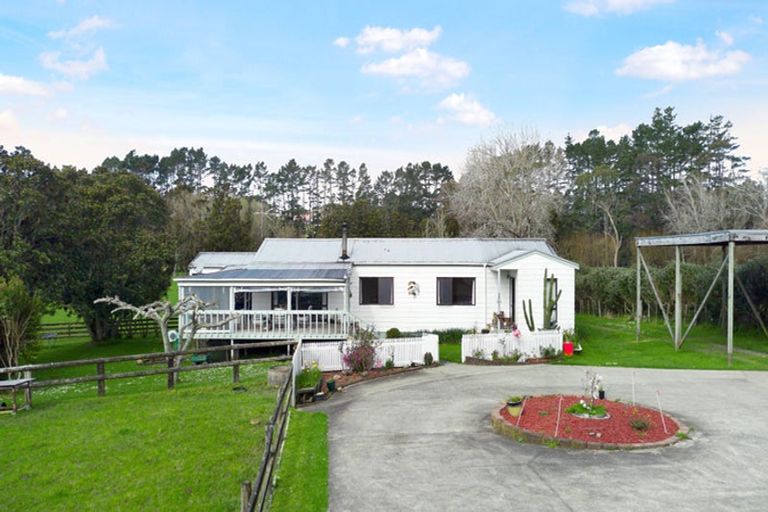 Photo of property in 182 Boord Crescent, Kumeu, 0891