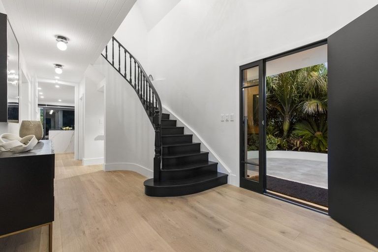 Photo of property in 16 Island View Terrace, Cockle Bay, Auckland, 2014