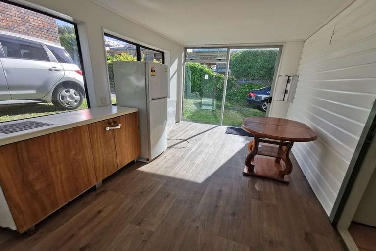 Photo of property in 1/66 Pupuke Road, Hillcrest, Auckland, 0627