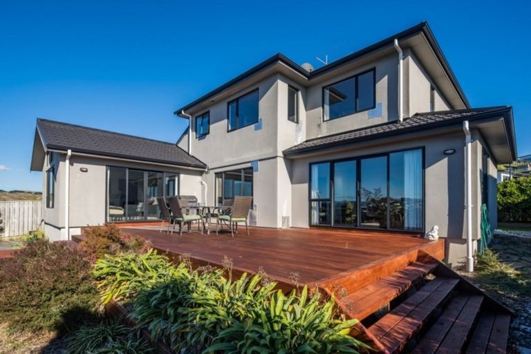 Photo of property in 14 Aoraki Rise, Aotea, Porirua, 5024