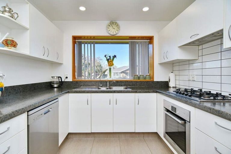 Photo of property in 2 Melford Close, Rangiora, 7400