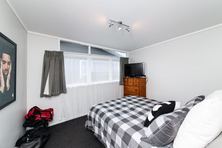 Photo of property in 6a Westhaven Grove, Takaro, Palmerston North, 4412
