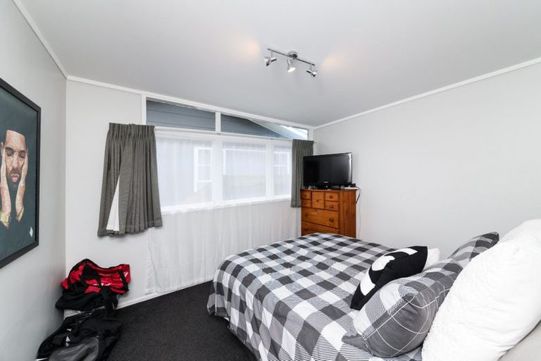 Photo of property in 6 Westhaven Grove, Takaro, Palmerston North, 4412