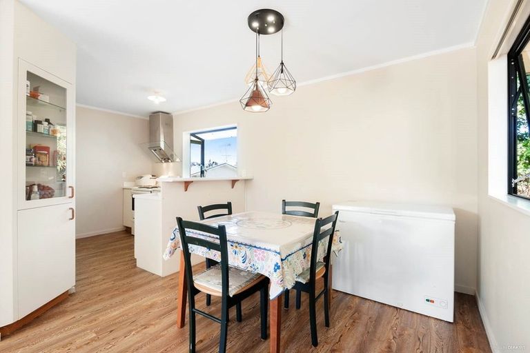 Photo of property in 2/8 Locket Road, Glenfield, Auckland, 0629