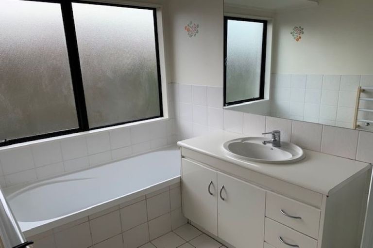 Photo of property in 59 Matterhorn Crescent, Northpark, Auckland, 2013