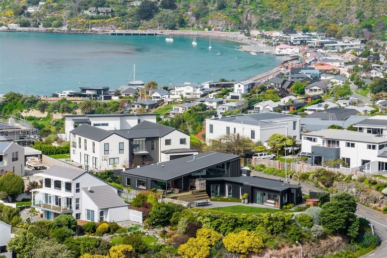 Photo of property in 3 Inverness Lane, Redcliffs, Christchurch, 8081