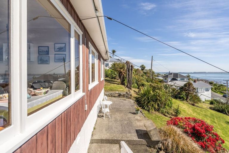 Photo of property in 78 Marine Parade, Bluff, 9814