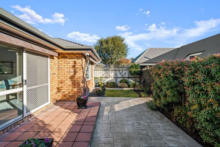 Photo of property in 2/15 Withells Road, Avonhead, Christchurch, 8042