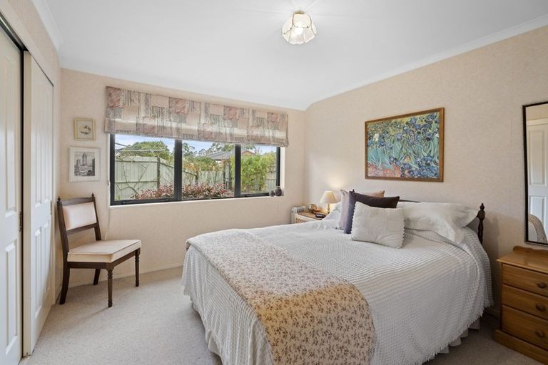 Photo of property in 17 Greenwood Place, Fitzherbert, Palmerston North, 4410