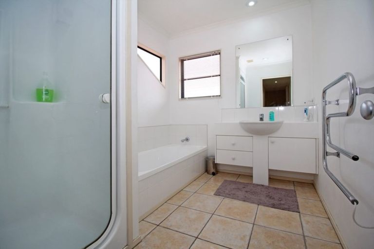 Photo of property in 19 Manara Place, The Gardens, Auckland, 2105
