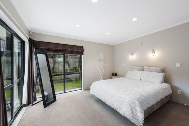 Photo of property in 19 Aragon Grove, Kingsley Heights, Upper Hutt, 5018