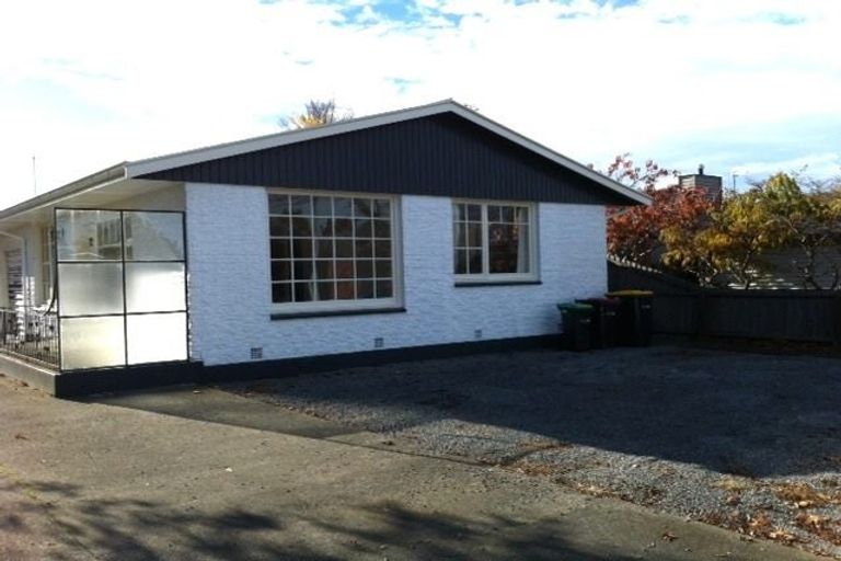 Photo of property in 1/400 Memorial Avenue, Burnside, Christchurch, 8053