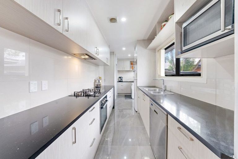 Photo of property in 16 Waterview Road West, Stanley Point, Takanini, 0624