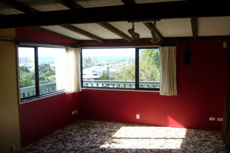 Photo of property in 24 Colenso Avenue, Hospital Hill, Napier, 4110