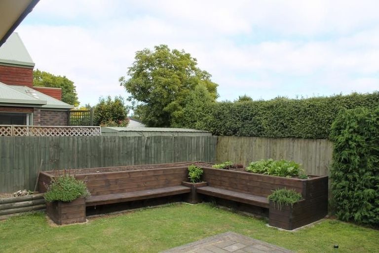 Photo of property in 15 Grimseys Road, Redwood, Christchurch, 8051