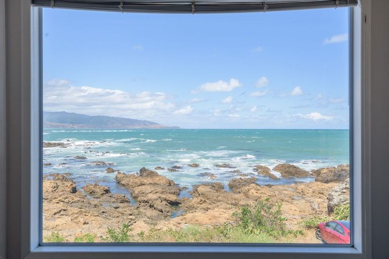 Photo of property in 148 The Esplanade, Houghton Bay, Wellington, 6023