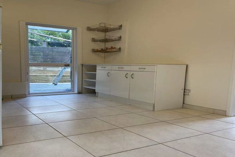 Photo of property in 31 Sequoia Place, Sunnynook, Auckland, 0620