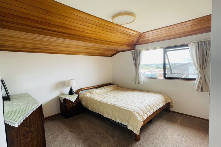 Photo of property in 1/89 Royal View Road, Te Atatu South, Auckland, 0610