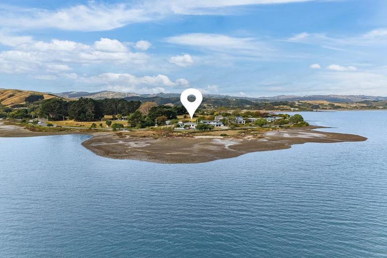 Photo of property in 7 Motukaraka Point, Pauatahanui, Porirua, 5381