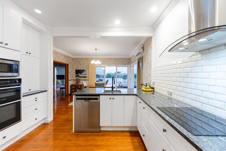 Photo of property in 148a Cliff View Drive, Green Bay, Auckland, 0604