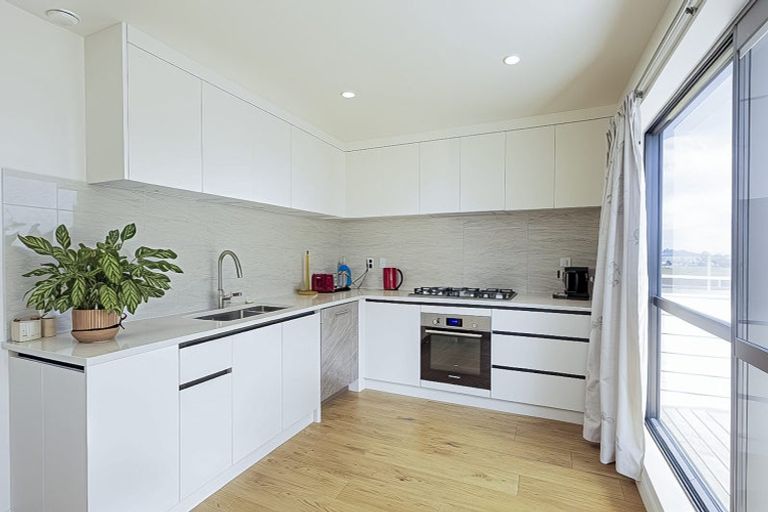 Photo of property in 46 Ascension Crescent, Orewa, 0931