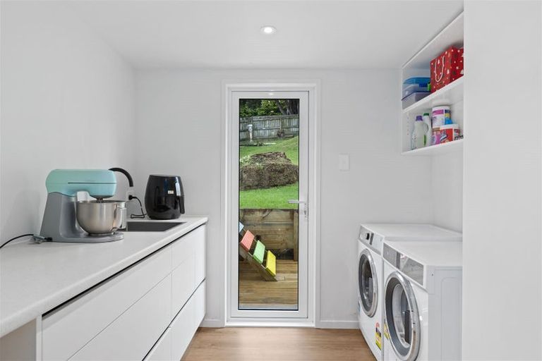 Photo of property in 16 William Hadlow Place, Hatfields Beach, Orewa, 0931