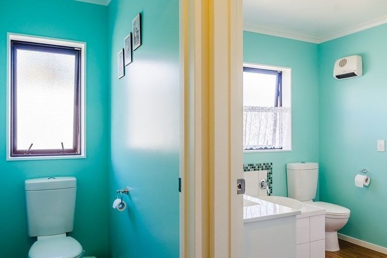 Photo of property in 8 Georgia Grove, Paraparaumu, 5032