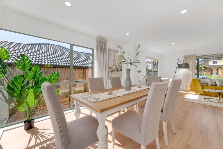 Photo of property in 5 Point View Link, East Tamaki Heights, Auckland, 2016