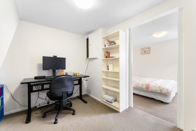 Photo of property in 1/625 Beach Road, Rothesay Bay, Auckland, 0630