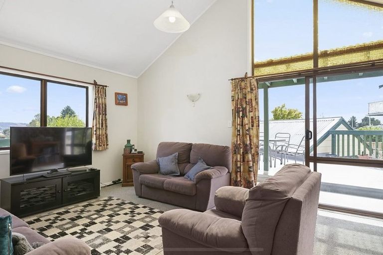 Photo of property in 15 Dickens Street, Owhata, Rotorua, 3010