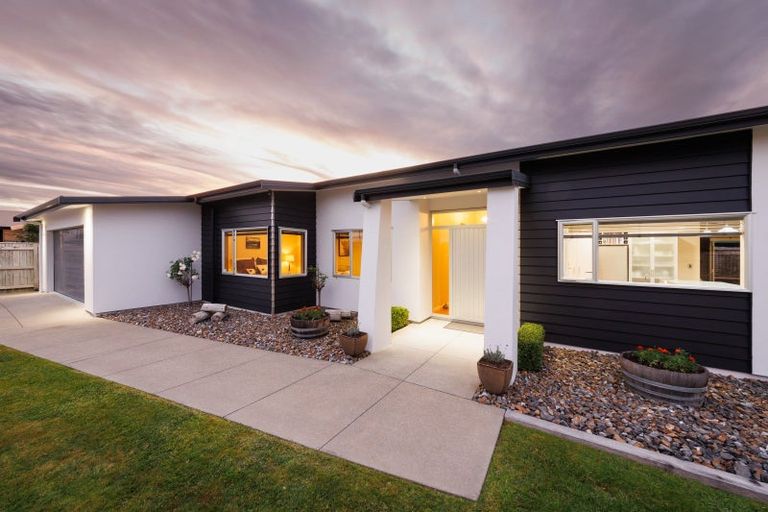 Photo of property in 11 Manhattan Court, Kelvin Grove, Palmerston North, 4414