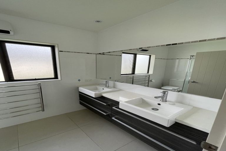 Photo of property in 35 Kuhanui Drive, Karaka, Papakura, 2113