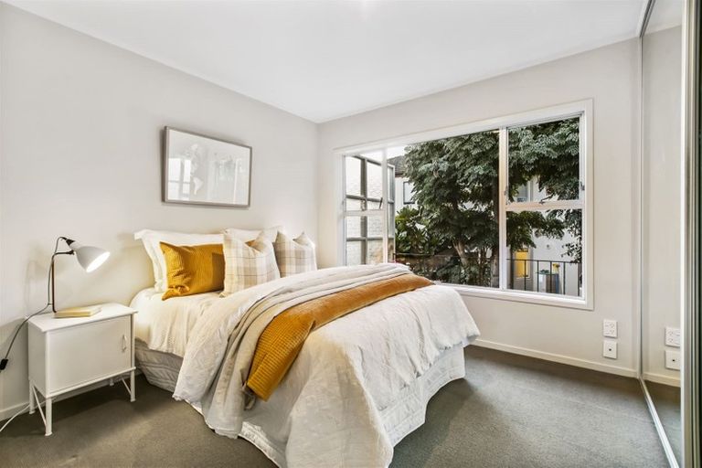 Photo of property in 3/14 Frieston Road, Milford, Auckland, 0620