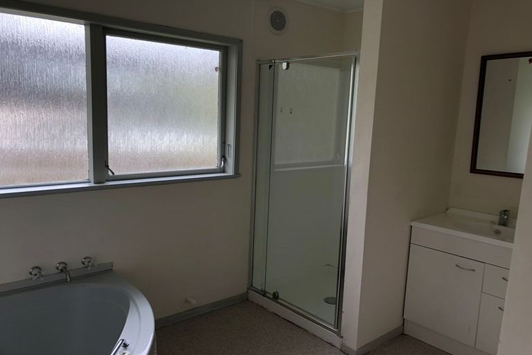 Photo of property in 2/7 Chilton Place, Howick, Auckland, 2014