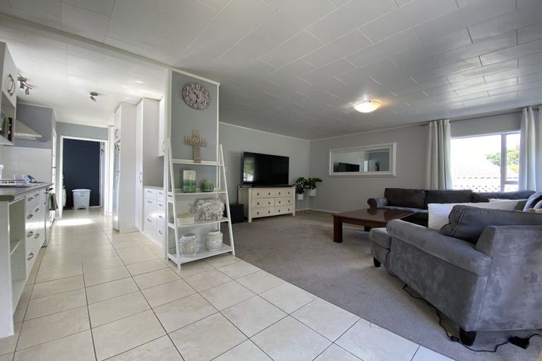 Photo of property in 36 Lavery Place, Sunnynook, Auckland, 0632