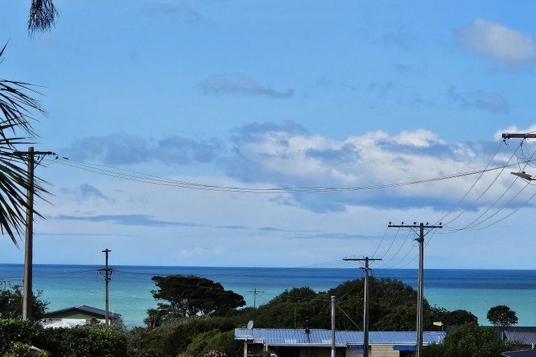 Photo of property in 13 Kowhai Street, Kaka Point, 9271