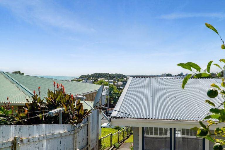 Photo of property in 8 Kitchener Terrace, Moturoa, New Plymouth, 4310