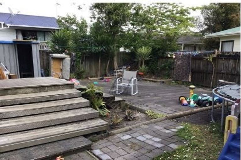 Photo of property in 2/28 Posa Avenue, Henderson, Auckland, 0612