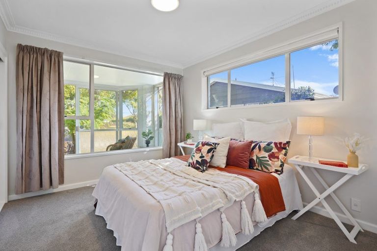 Photo of property in 21 Heaphy Place, Casebrook, Christchurch, 8051