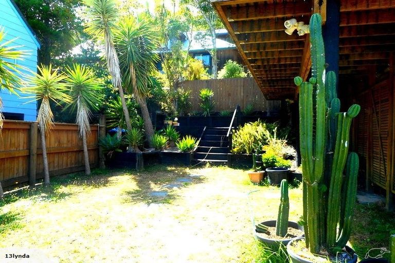 Photo of property in 2/99 Balmain Road, Birkenhead, Auckland, 0626