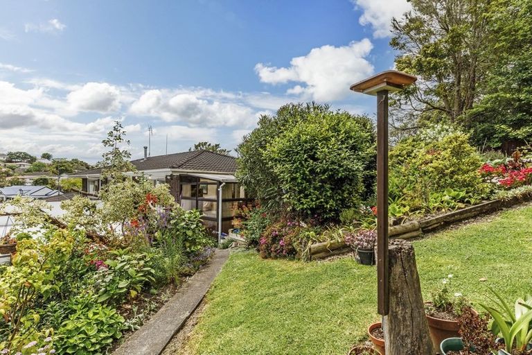 Photo of property in 2/4 Celina Place, Browns Bay, Auckland, 0630