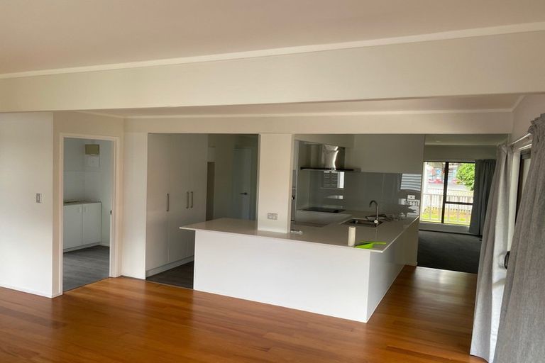 Photo of property in 115 Botany Road, Botany Downs, Auckland, 2010
