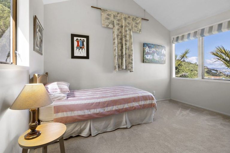 Photo of property in 32 Kotari Road, Days Bay, Lower Hutt, 5013