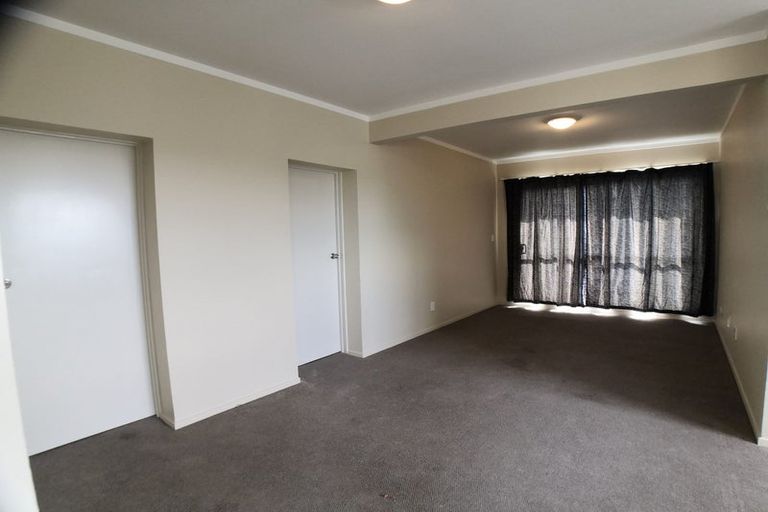 Photo of property in 67 Lincoln Park Avenue, Massey, Auckland, 0614