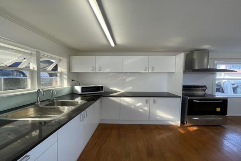 Photo of property in 11 Edgewater Drive, Pakuranga, Auckland, 2010