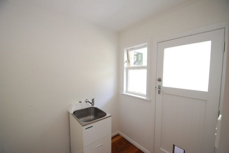 Photo of property in 127 Broderick Road, Johnsonville, Wellington, 6037