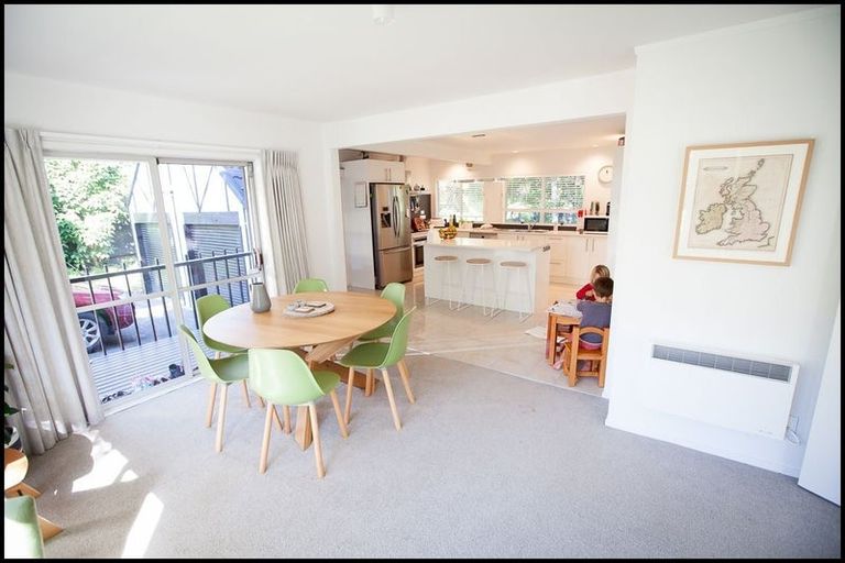 Photo of property in 30 Mappin Place, Chatswood, Auckland, 0626